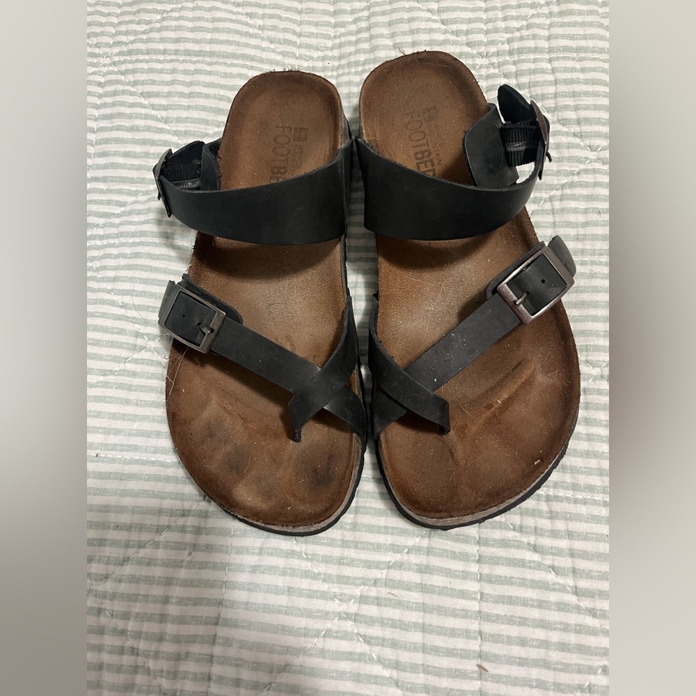Black footbed sandals white mountain